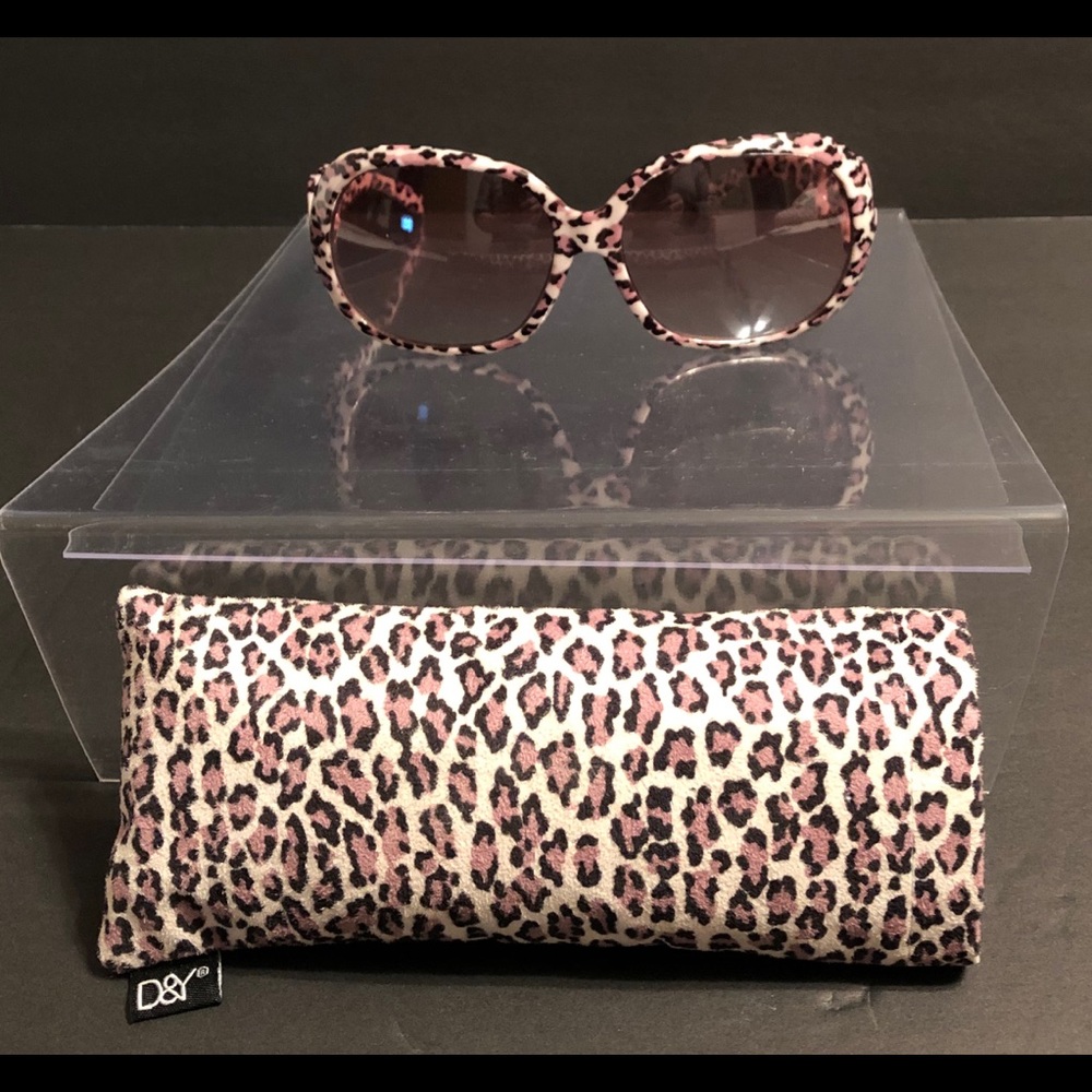 ATTENTION! PRICE DROP 
D&Y Sunglasses 🕶 and case
WAS $25. NOW $18.